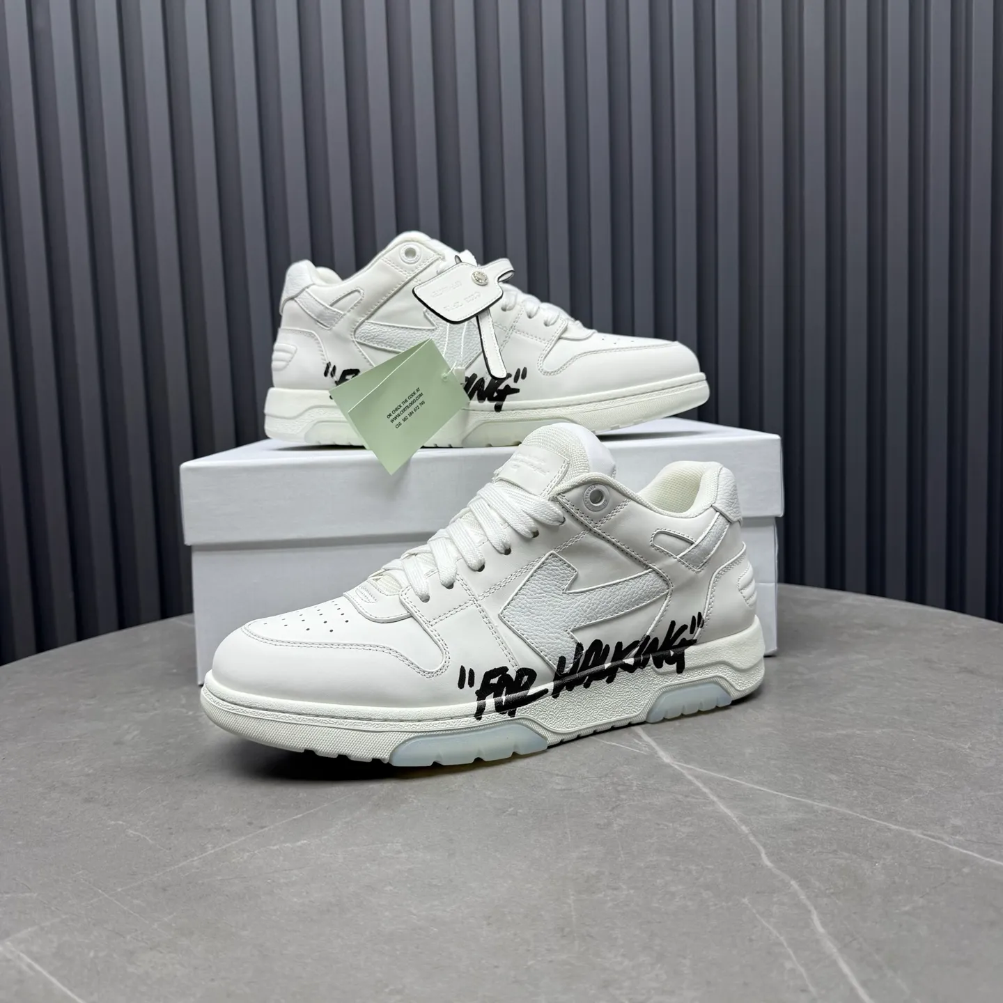 【off- white】P: 620💰Couple model👫, Size: 35-44 (Customized for men 38.45.46) High-quality version👊 "Out of office" series original molding, original lasting, production process 1:1 Original ➰OFF GRAY WHITE OW ➰ First-layer cowhide Imported skin-friendly and environmentally friendly polyester mesh Original molding high elastic and environmentally friendly molding pad Made with the original lasting process. The original molded rubber outsole (never yellows and deforms) has a super correct shape, bright color and strong three-dimensional effect👍. Packaging💯Full set of packaging synchronized with the official website (branded paper, certificate of quality, branded cloth bag)
